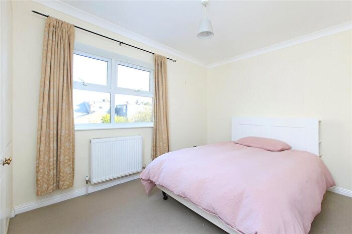 1 Bedroom Flat For Sale In Hertford Court, Falcon Road, SW11