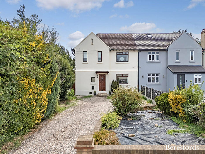 4 Bedroom Semi-Detached House For Sale In Squirrels Heath Road, Romford, RM3