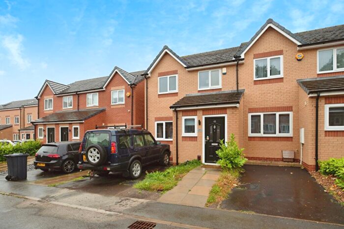 3 Bedroom End Of Terrace House For Sale In Cherwell Drive, Buttershaw, Bradford, BD6