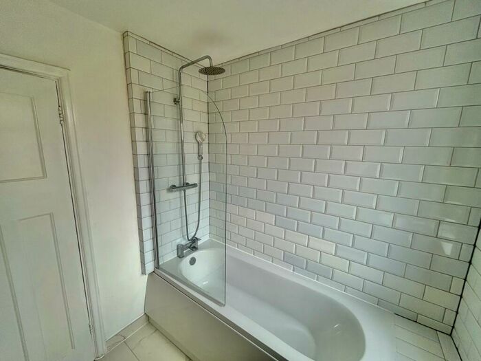 3 Bedroom House To Rent In Shrubland Road, Leyton, E10