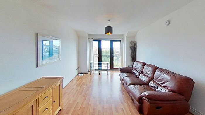 3 Bedroom Flat To Rent In Hermand Crescent, Edinburgh, EH11