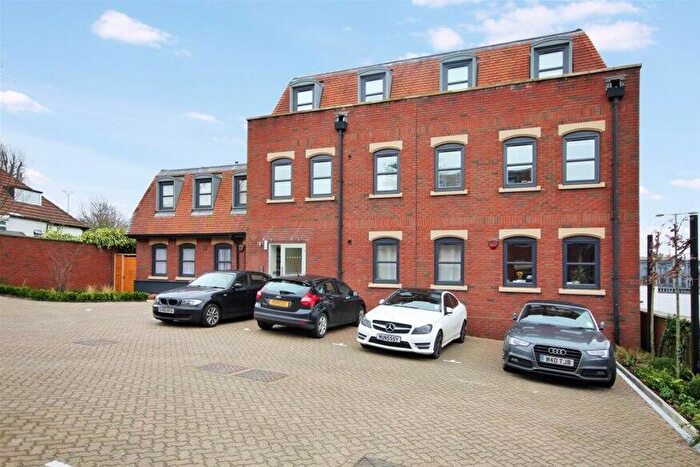 1 Bedroom Flat To Rent In Pembroke Court, Thompsons Close, Harpenden, AL5