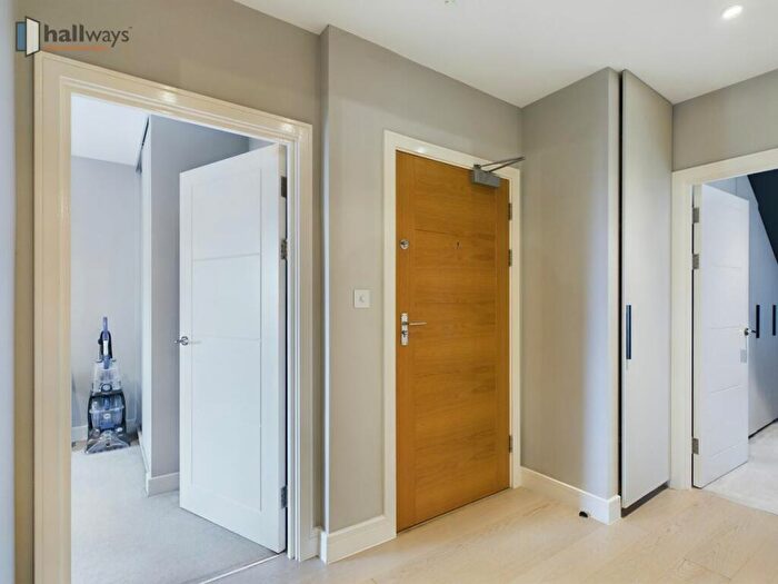 2 Bedroom Apartment For Sale In South Park Hill Road, South Croydon, CR2