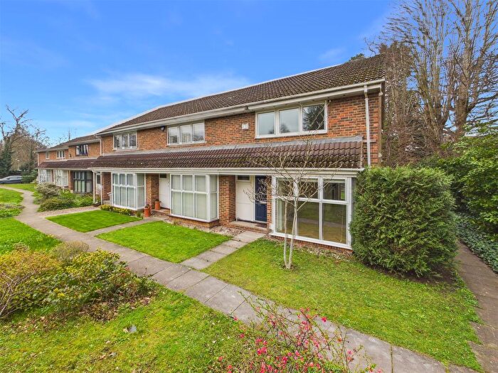 3 Bedroom Property To Rent In Wynton Grove, Walton-On-Thames, KT12