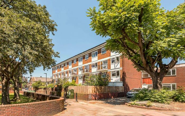3 Bedroom Flat To Rent In Aveline Street, Oval, London, SE11