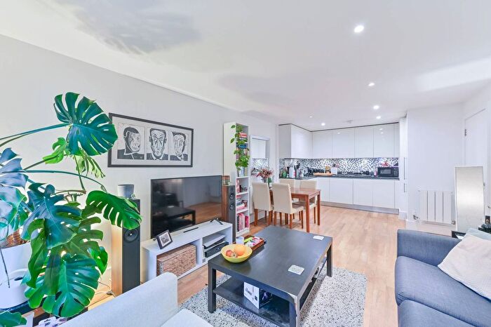 2 Bedroom Flat To Rent In West Carriage House, Woolwich Riverside, London, SE18