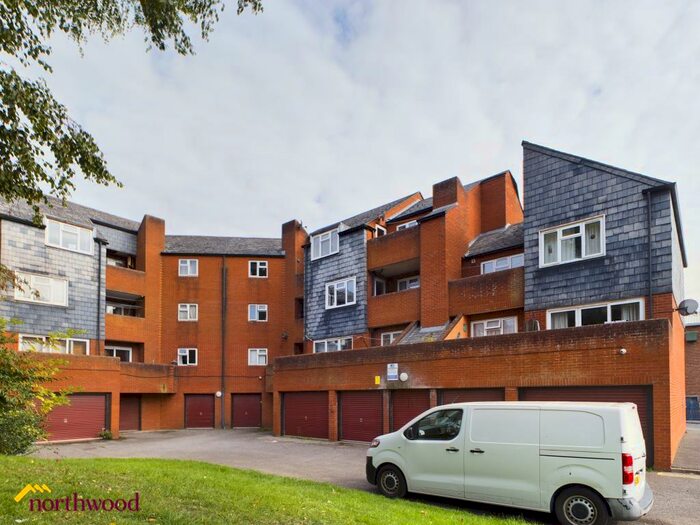 1 Bedroom Flat To Rent In Jubilee Court, Banbury, OX16