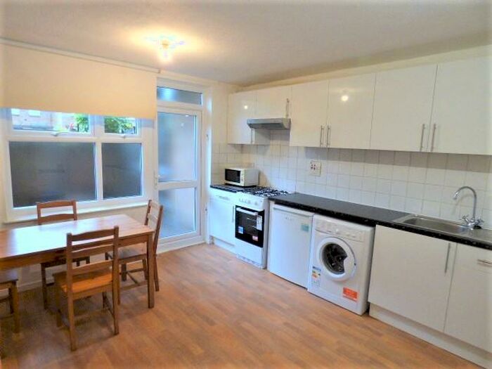 3 Bedroom Town House To Rent In Foxley Close, Hackney, London, E8