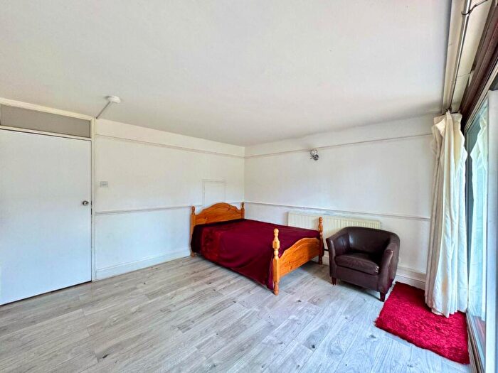 4 Bedroom Flat To Rent In Byng Street, London, E14