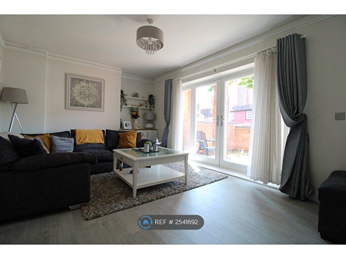 3 Bedroom End Of Terrace House To Rent In Emlagh Court, Croydon, CR0