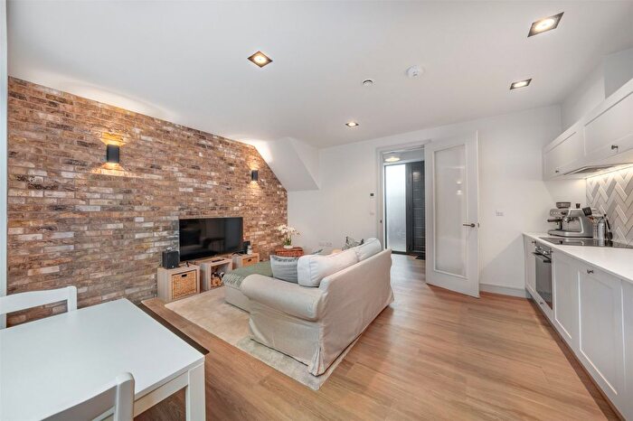 1 Bedroom Flat To Rent In Bakers Lane, Highgate, N6
