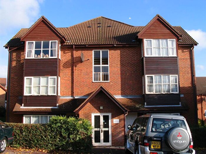 Studio To Rent In Colwyn Green, Snowdon Drive, Colindale, NW9