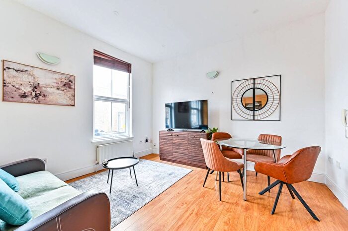 2 Bedroom Flat To Rent In Blackstock Road, Finsbury Park, London, N4