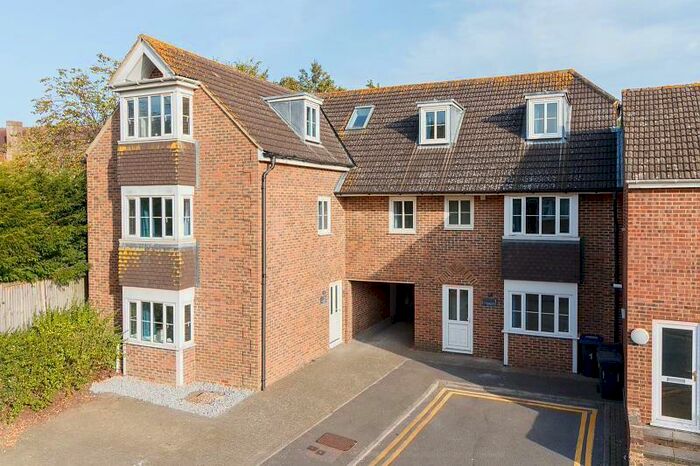 2 Bedroom Apartment To Rent In College Court, College Road, Canterbury, CT1