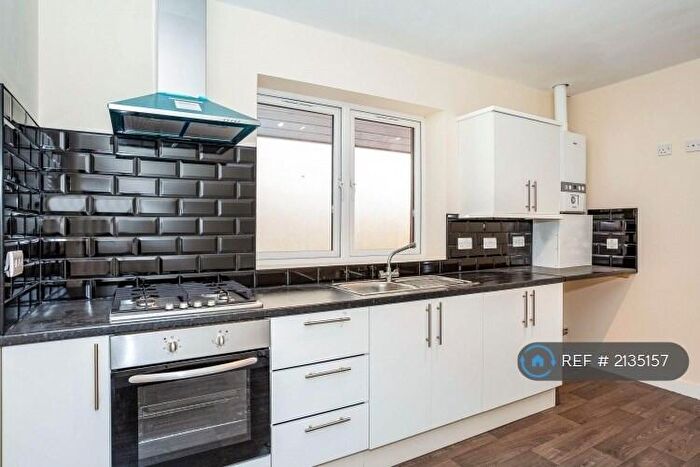 3 Bedroom Flat To Rent In Skewen, Neath, SA10