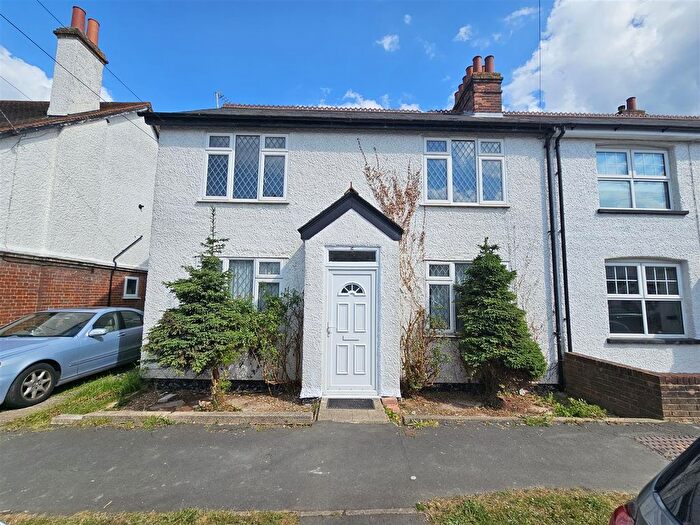 4 Bedroom Property To Rent In Pineapple Road, Amersham, HP7