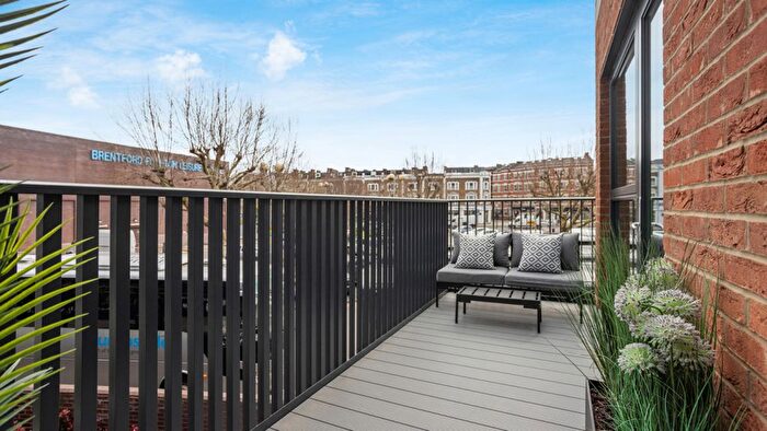 1 Bedroom Flat For Sale In Capital Interchange Way, Brentford, TW8