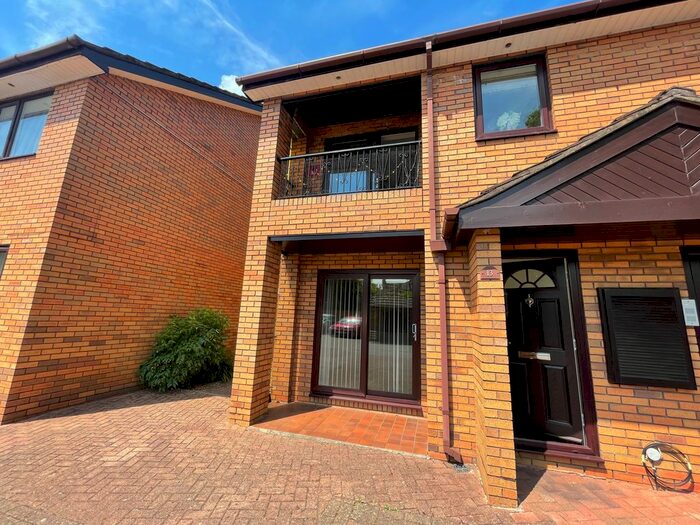 2 Bedroom Flat To Rent In Park End Court, Cardiff, CF23