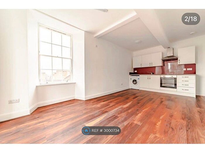 3 Bedroom Flat To Rent In Drummond St, Edinburgh, EH8