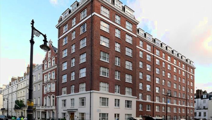 2 Bedroom Flat To Rent In Hill Street, London, W1J