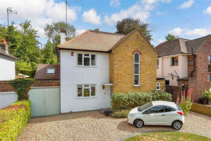 5 Bedroom Detached House For Sale In Downs Way Close, Tadworth, Surrey, KT20
