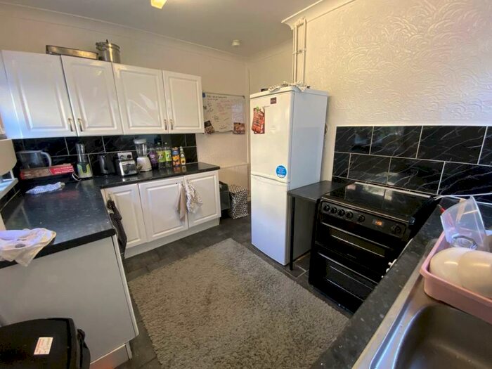 6 Bedroom House To Rent In Malefant Street, Cathays, Cardiff, CF24