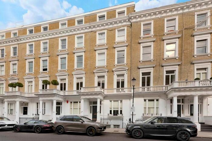 2 Bedroom Flat To Rent In Harcourt Terrace, London, SW10