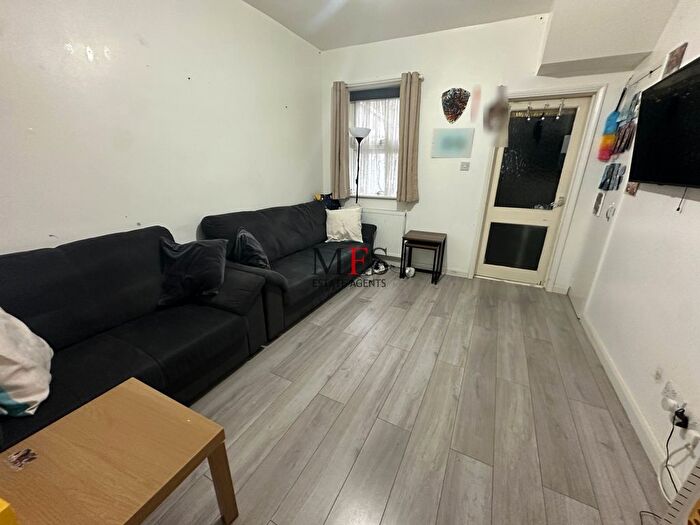 3 Bedroom Terraced House For Sale In Clarence Street, Southall, UB2