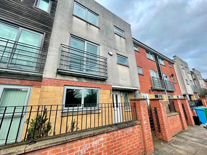 5 Bedroom House To Rent In Falconwood Way, M11