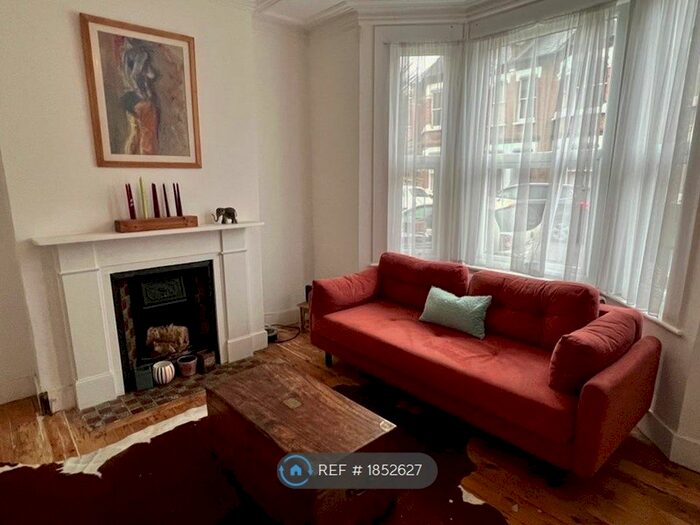 1 Bedroom Flat To Rent In Mafeking Avenue, Brentford, TW8