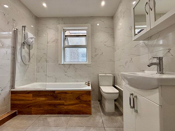 4 Bedroom House To Rent In Ivydale Road, London, SE15