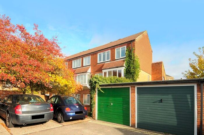 2 Bedroom Flat To Rent In Wiltshire Road, Wokingham RG40