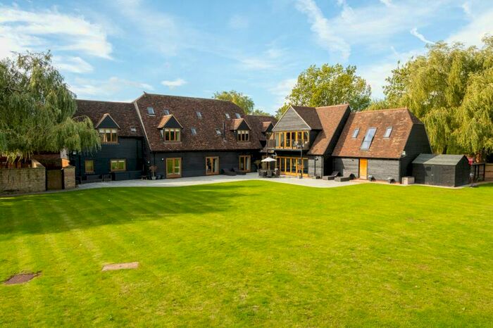 6 Bedroom Barn Conversion For Sale In St. Neots Road, Renhold, MK41