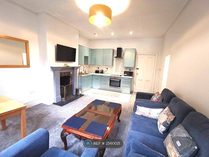 2 Bedroom Flat To Rent In Snowdon Road, Bournemouth, BH4