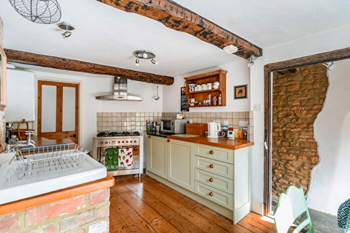 2 Bedroom Cottage For Sale In Banbury Road, Wardington, OX17