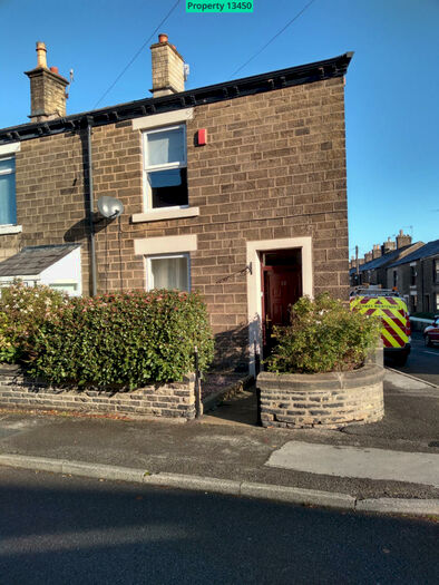 2 Bedroom House To Rent In Pikes Lane, Glossop, SK13