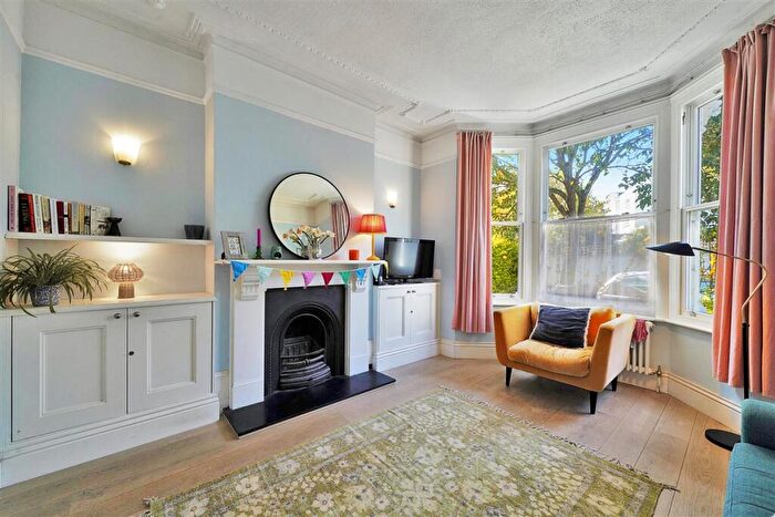 2 Bedroom Flat For Sale In Bayford Road, NW10