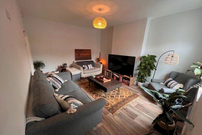 2 Bedroom Flat To Rent In High Street, Rushden, NN10