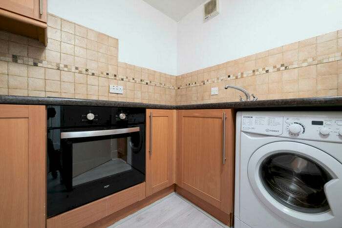 1 Bedroom Flat To Rent In Dempster Street, Greenock, PA15