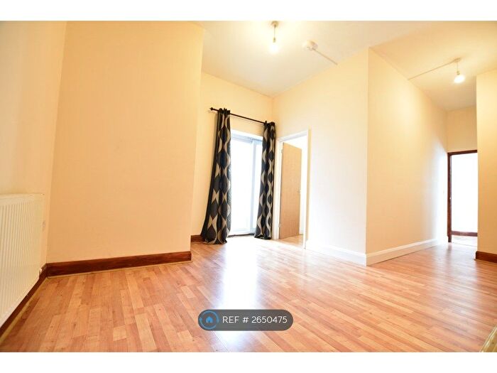 2 Bedroom Flat To Rent In Crawley Green Road, Luton, LU2
