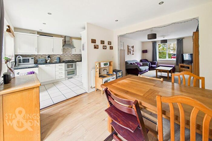 4 Bedroom Semi-Detached House For Sale In Kevill Davis Drive, Little Plumstead, Norwich, NR13