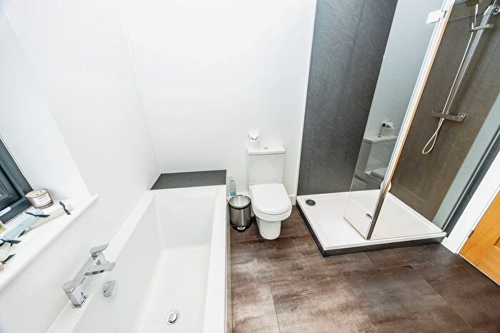 5 Bedroom Detached House For Sale In Beech Gardens, Halifax, HX2