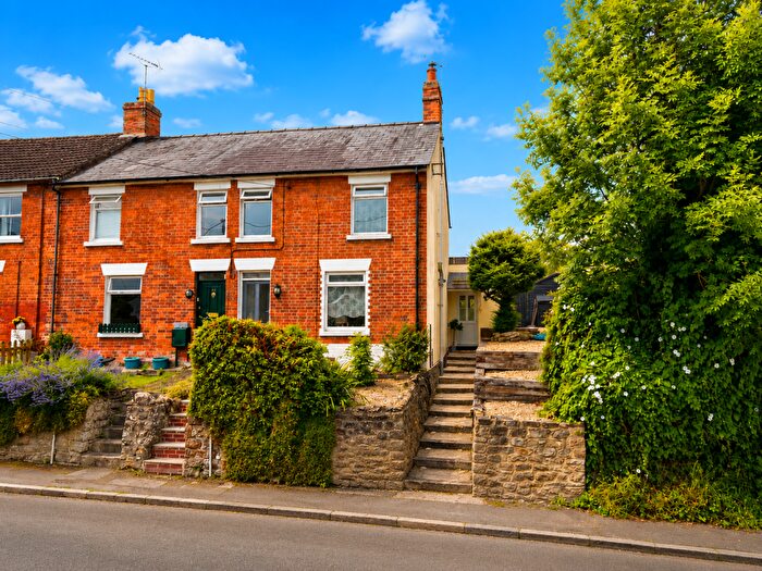 3 Bedroom End Of Terrace House For Sale In Priors Hill, Wroughton, Swindon, SN4