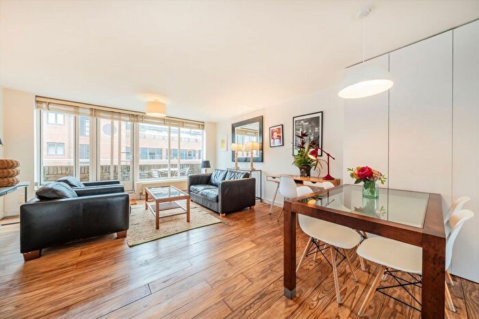 2 Bedroom Flat To Rent In Chesterton Square, London, W8