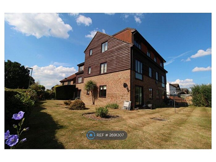 1 Bedroom Flat To Rent In Cornerside, Ashford, TW15