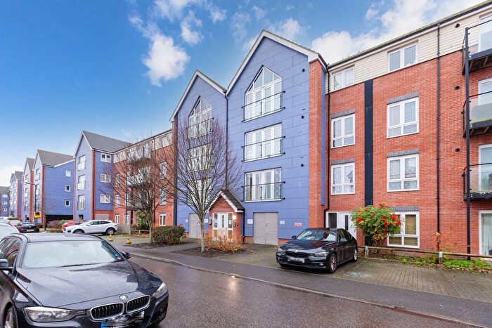 2 Bedroom Flat For Sale In Chadwick Road, Langley, SL3
