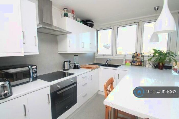4 Bedroom Flat To Rent In Francis Chichester Way, London, SW11