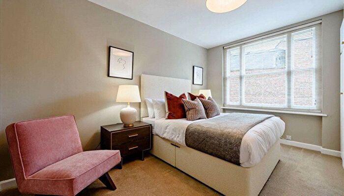 1 Bedroom Flat To Rent In Hill Street, London, W1J