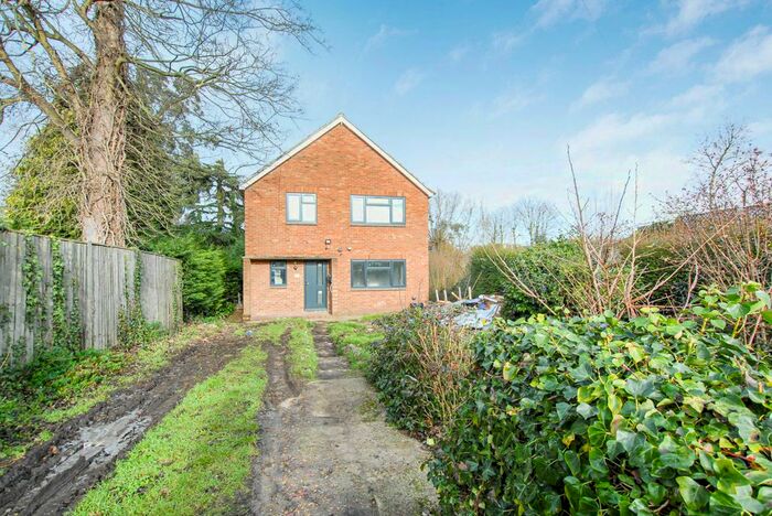 4 Bedroom Detached House To Rent In North Common Road, Uxbridge, UB8