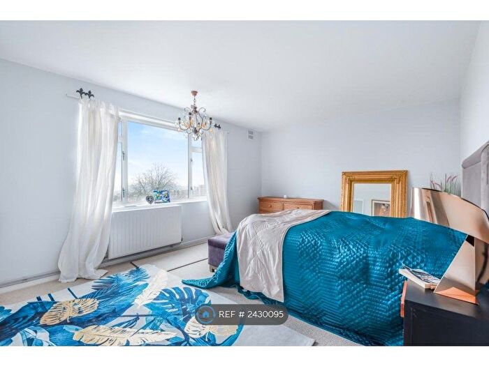 2 Bedroom Flat To Rent In Riverview Heights, London, SE18